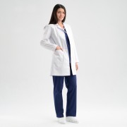 Anade-batas-medicas-corta-entallada-mujer-46DB-48000-pid1379-3